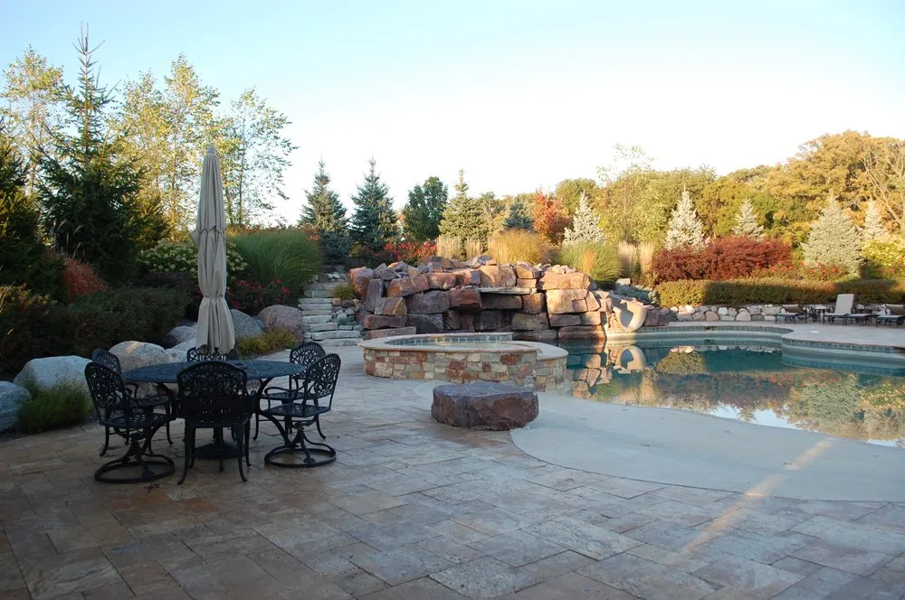 Top-rated lawn mowing service in Woodstock, IL by Stonetree Landscapes