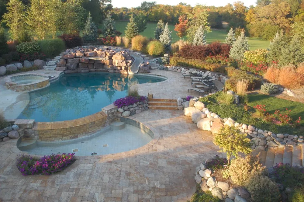Top-rated garden landscaping for beautiful yards in Woodstock, IL by Stonetree Landscapes