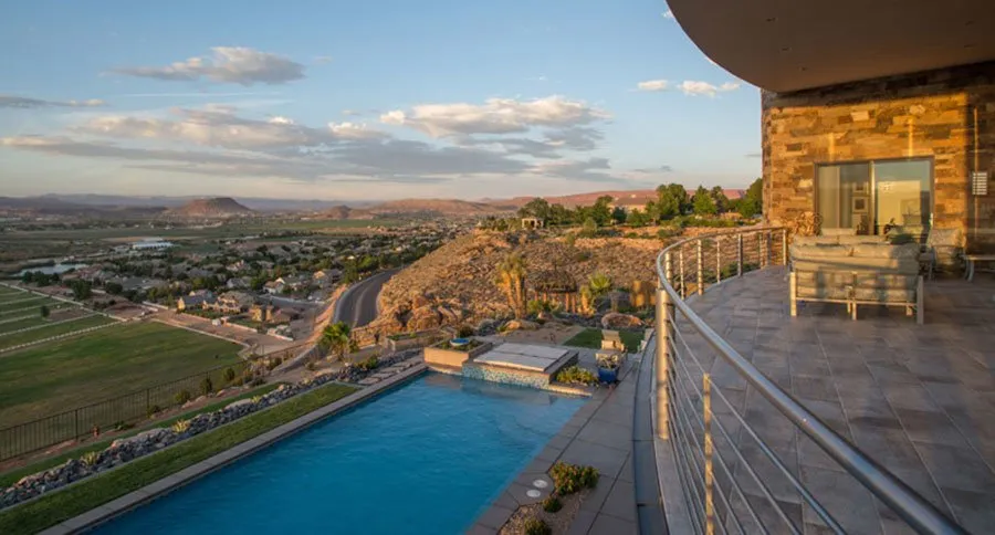 Expert lawn mowing service experts serving St George, UT - STONETREE