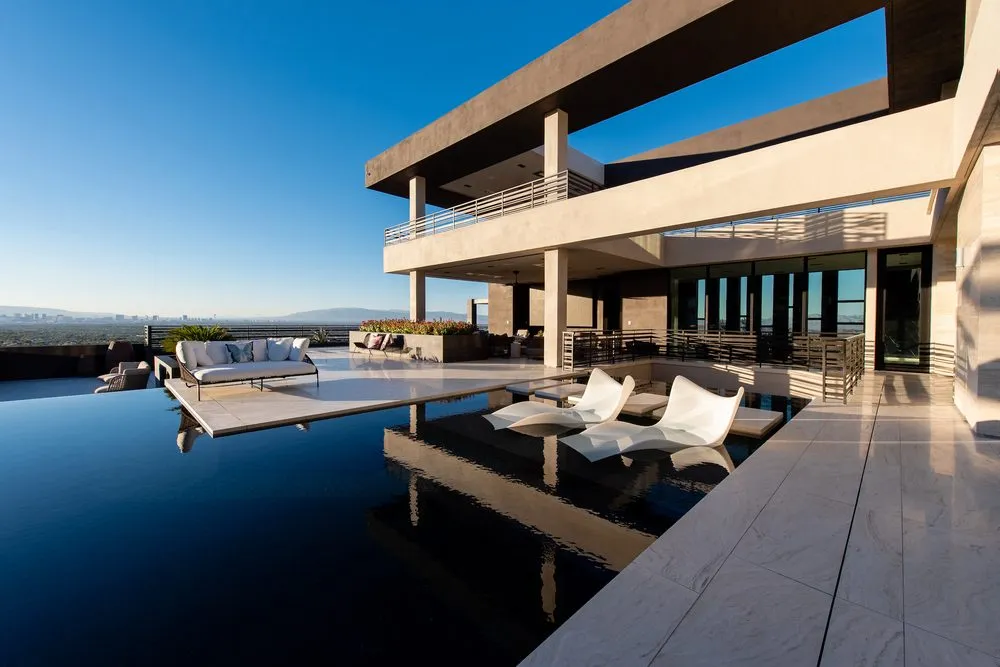 Custom lawn mowing service experts serving Las Vegas, NV - Stonewall Creek