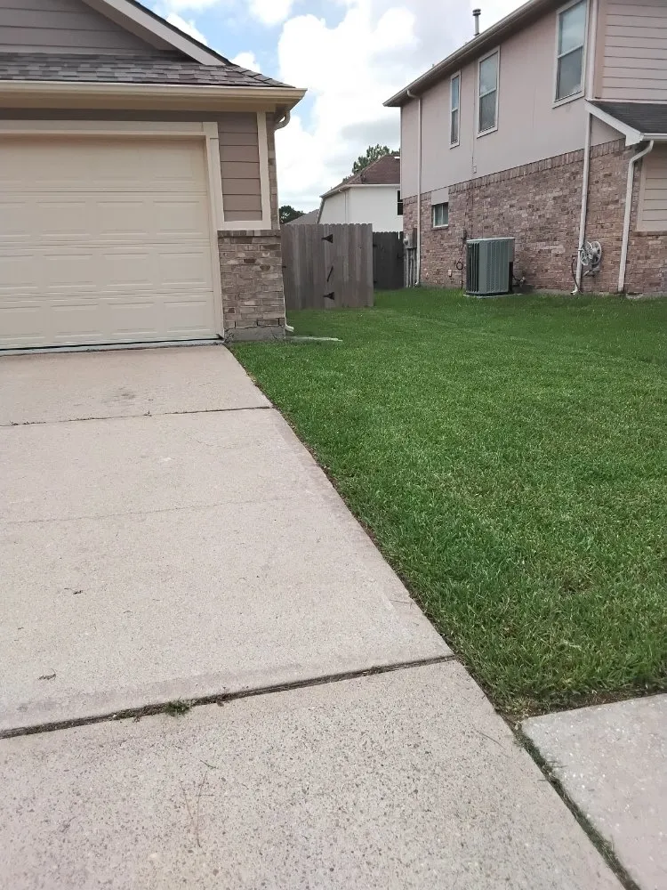 Affordable residential landscaping in Pearland, TX - Storage Solutions Subsidiary Services