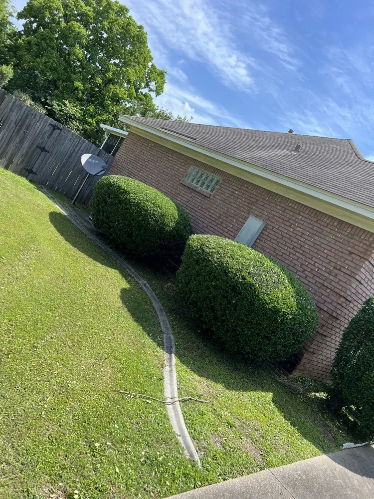 Top-rated lawn mowing service in Montgomery, AL - Stovall’s Lawn Care