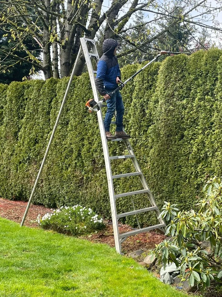 Top-rated lawn mowing service in Vancouver, WA by Str8Green Lawn Maintenance