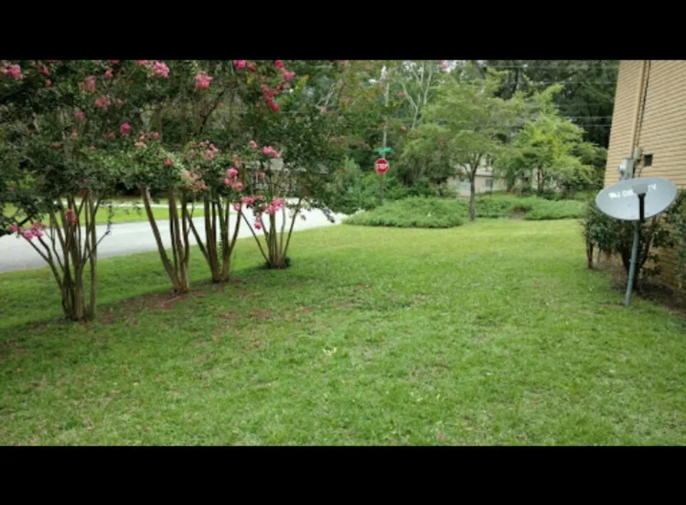 Local lawn mowing service in Warner Robins, GA - Straight A Landscaping
