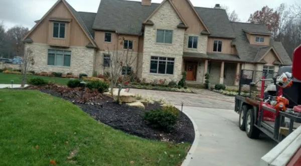 Straight A Landscaping Logo