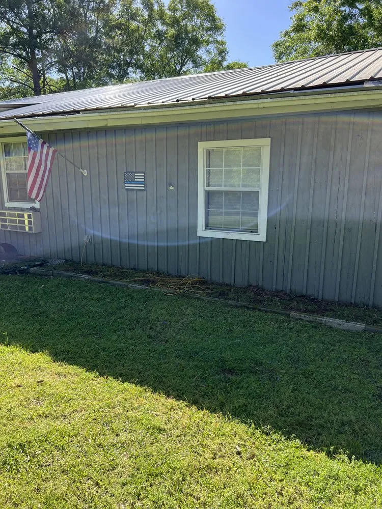 Expert lawn mowing service experts serving Moselle, MS - Straight Edge Lawn Care