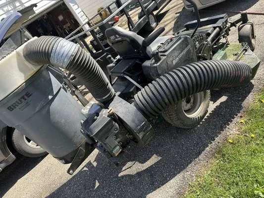 Straight Line Lawnscaping Logo