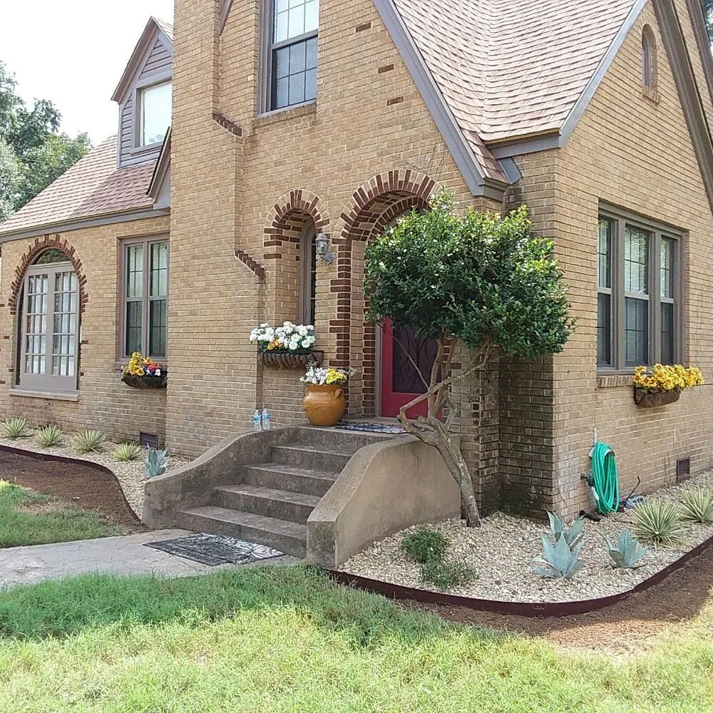 Trusted garden landscaping in Jefferson, TX - Straight Paths Lawn Care