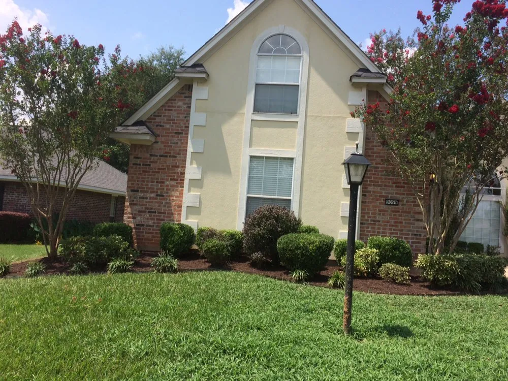 Trusted garden landscaping for residential properties in Jefferson, TX by Straight Paths Lawn Care