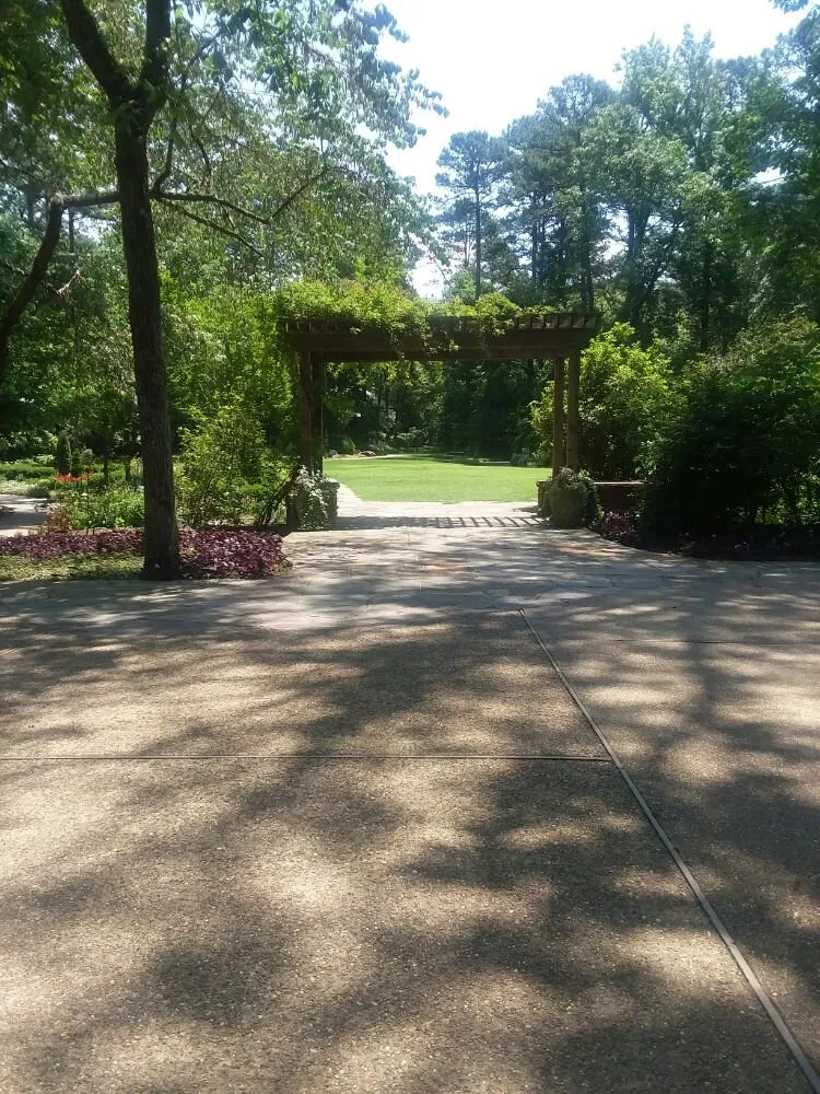 Local lawn mowing service in Jefferson, TX - Straight Paths Lawn Care