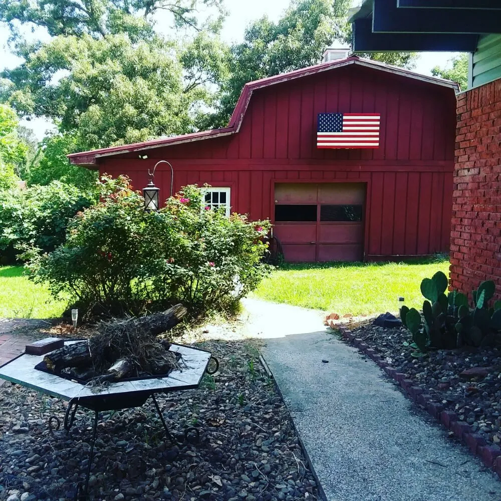 Custom lawn mowing service for year-round maintenance across Jefferson, TX - Straight Paths Lawn Care