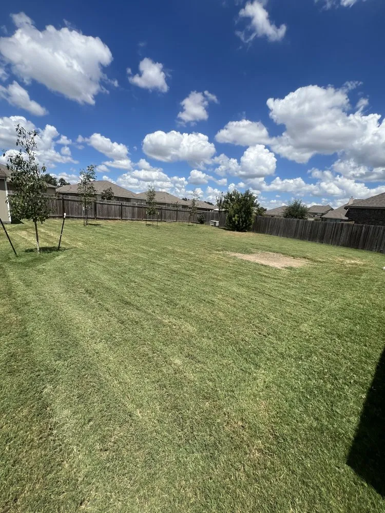 Trusted garden landscaping for beautiful yards in Cedar Park, TX by StraightCutz Lawncare