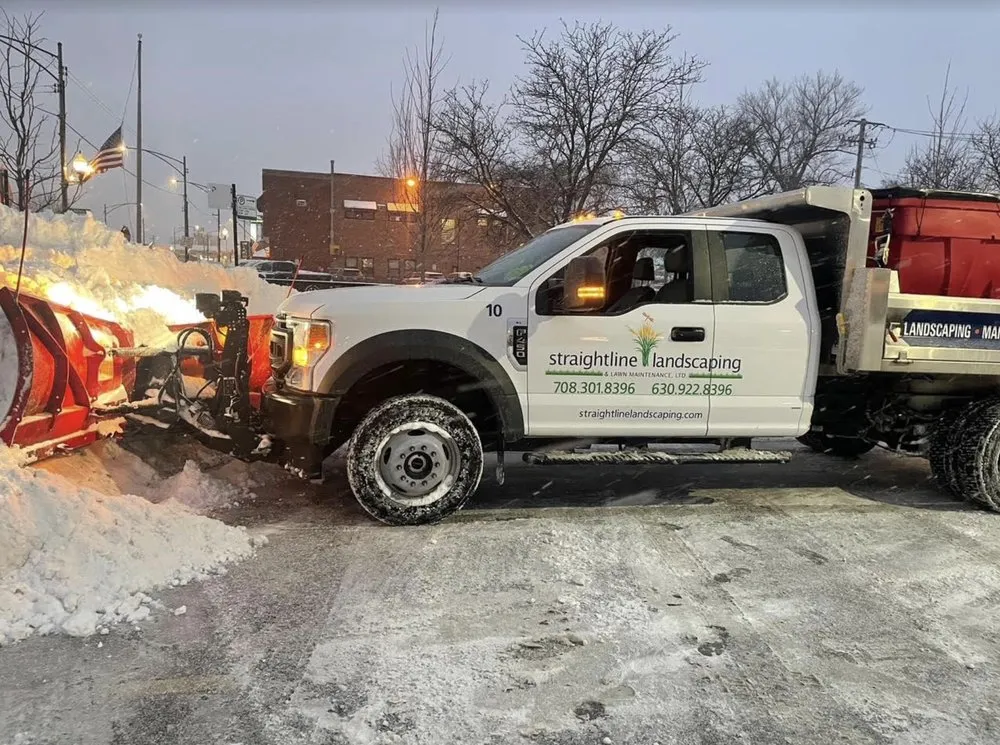 Professional outdoor landscaping in Homer Glen, IL - Straightline Landscaping & Lawn Maintenance