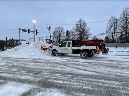 Straightline Landscaping & Lawn Maintenance