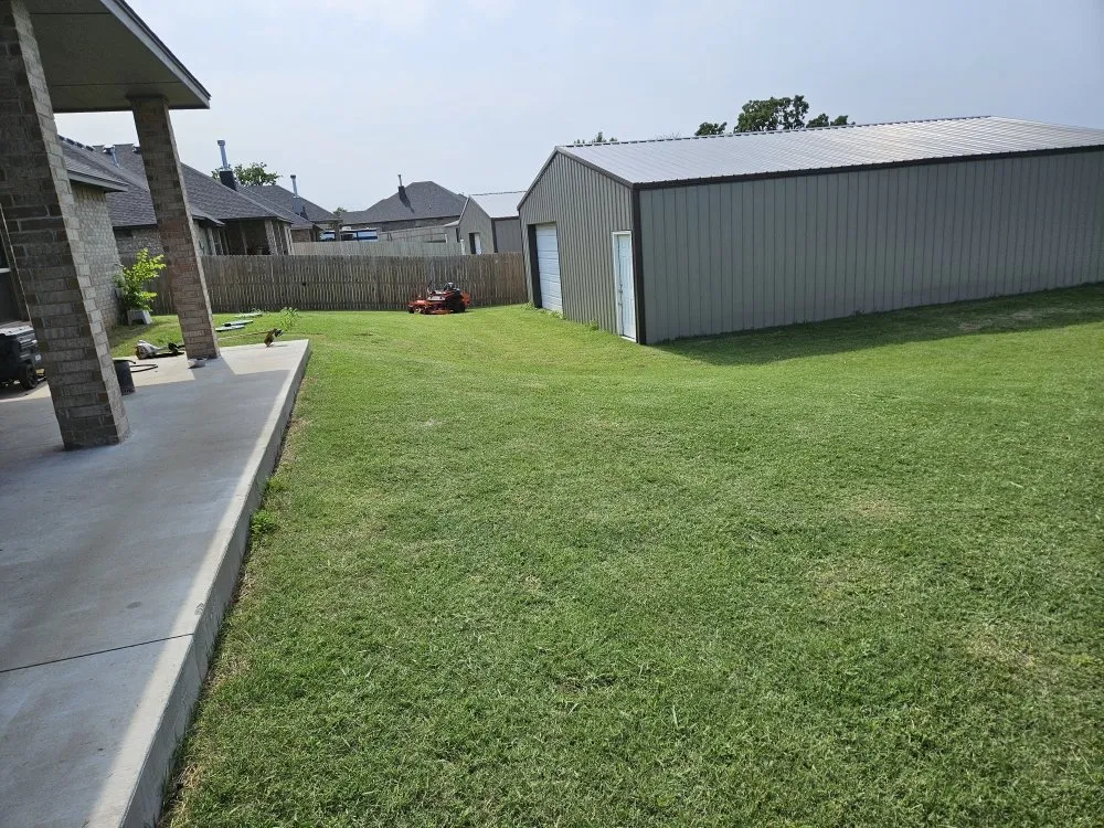 Affordable landscape design in Yukon, OK by Straightlines
