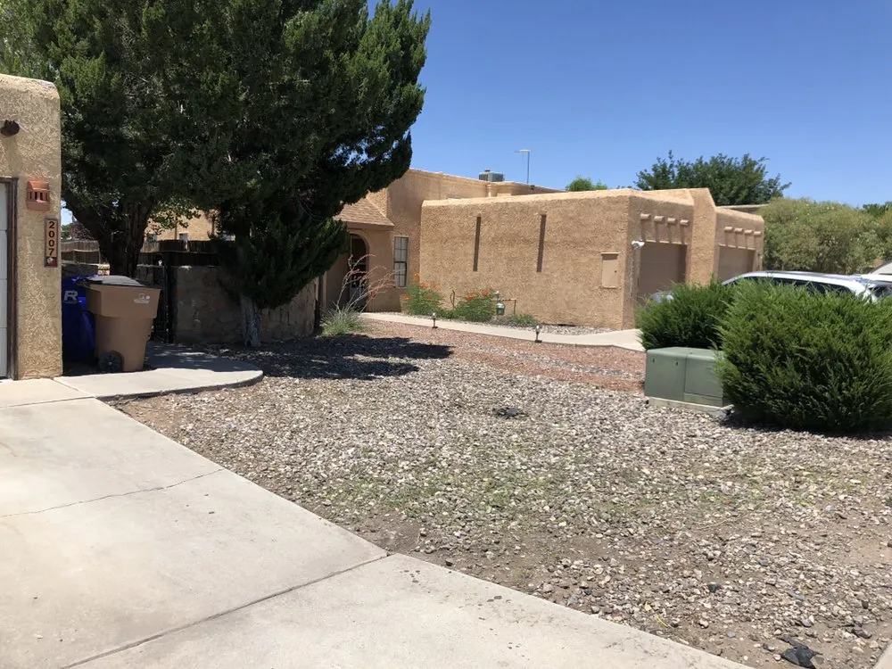 Professional lawn care service with custom design across Las Cruces, NM - Strain's Greenery