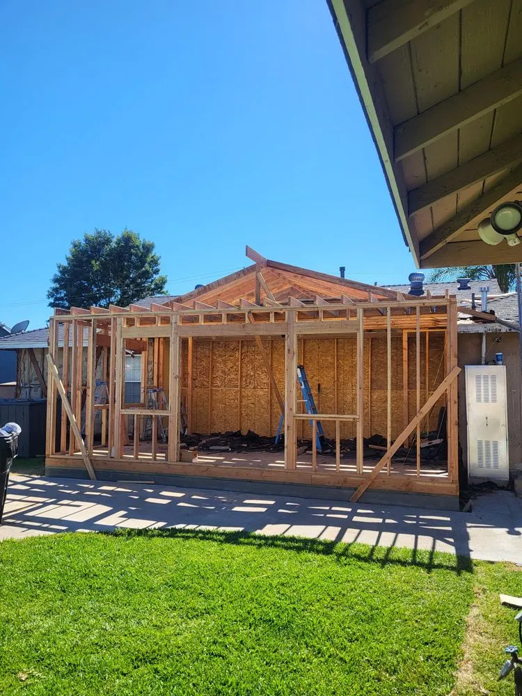 Trusted lawn care service experts serving Glendora, CA - Straw Hat Construction