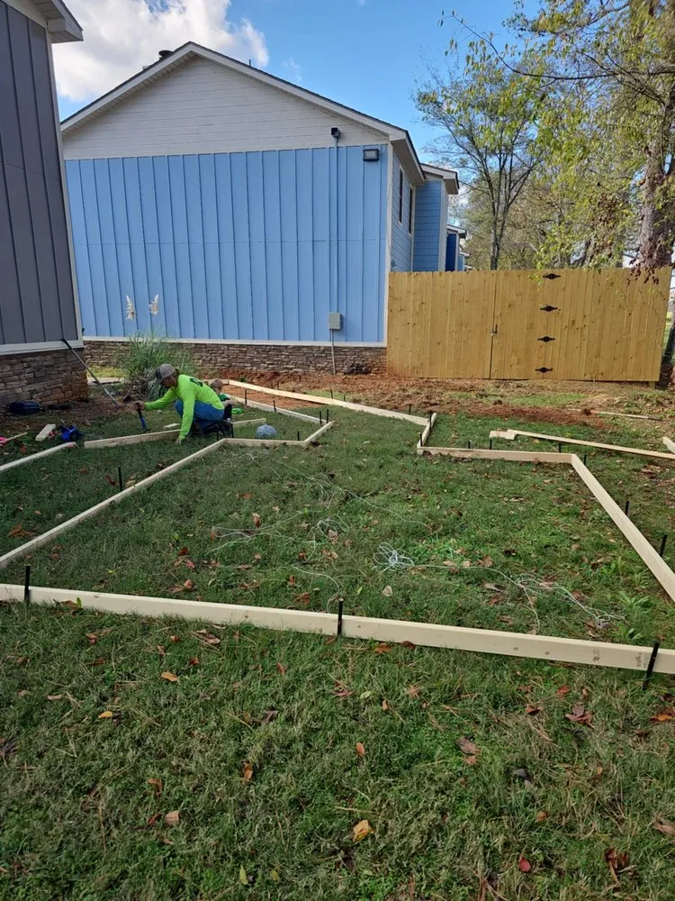 Trusted yard cleanup service experts serving Huntsville, AL - Straw Hat Lawn Service