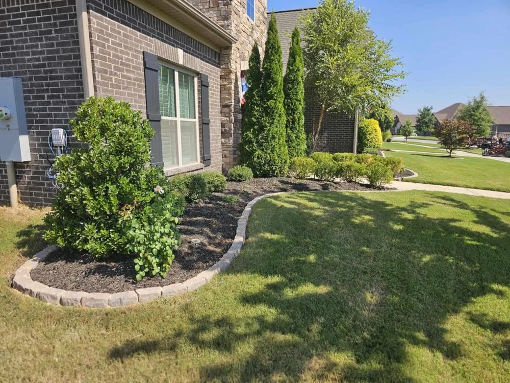 Expert lawn care service in Huntsville, AL by Straw Hat Lawn Service