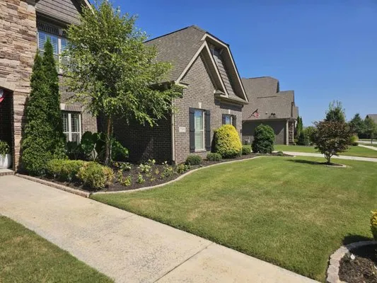 Straw Hat Lawn Service Logo