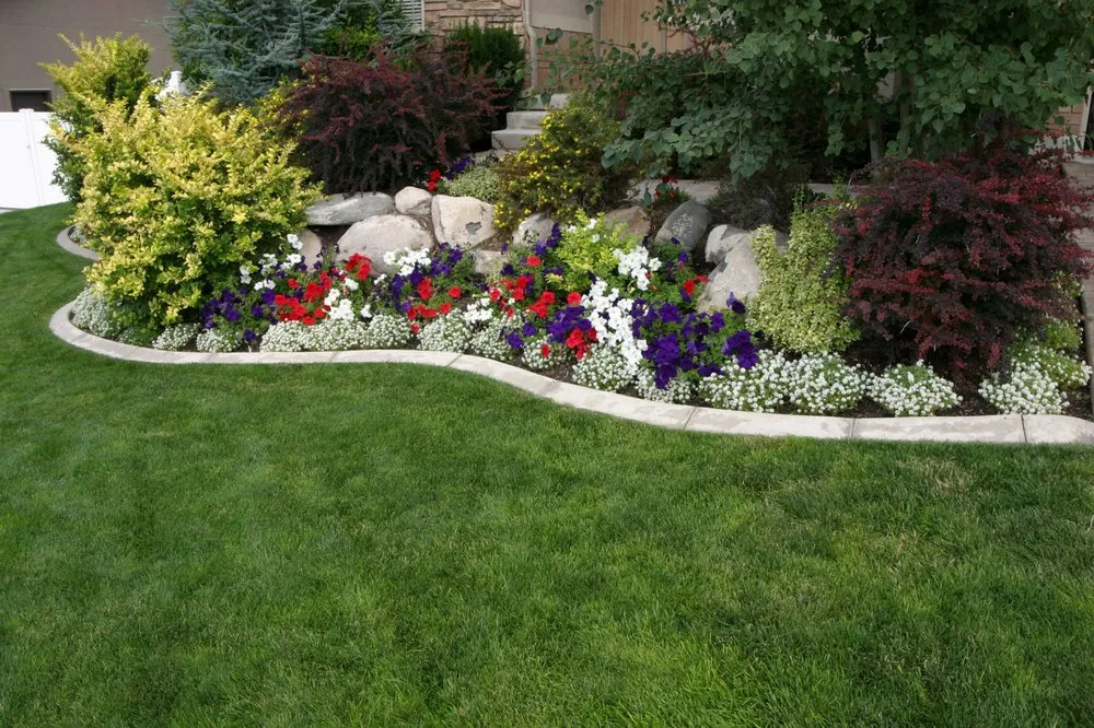 Professional yard maintenance in Fort Washington, MD by Strawhats Landscaping