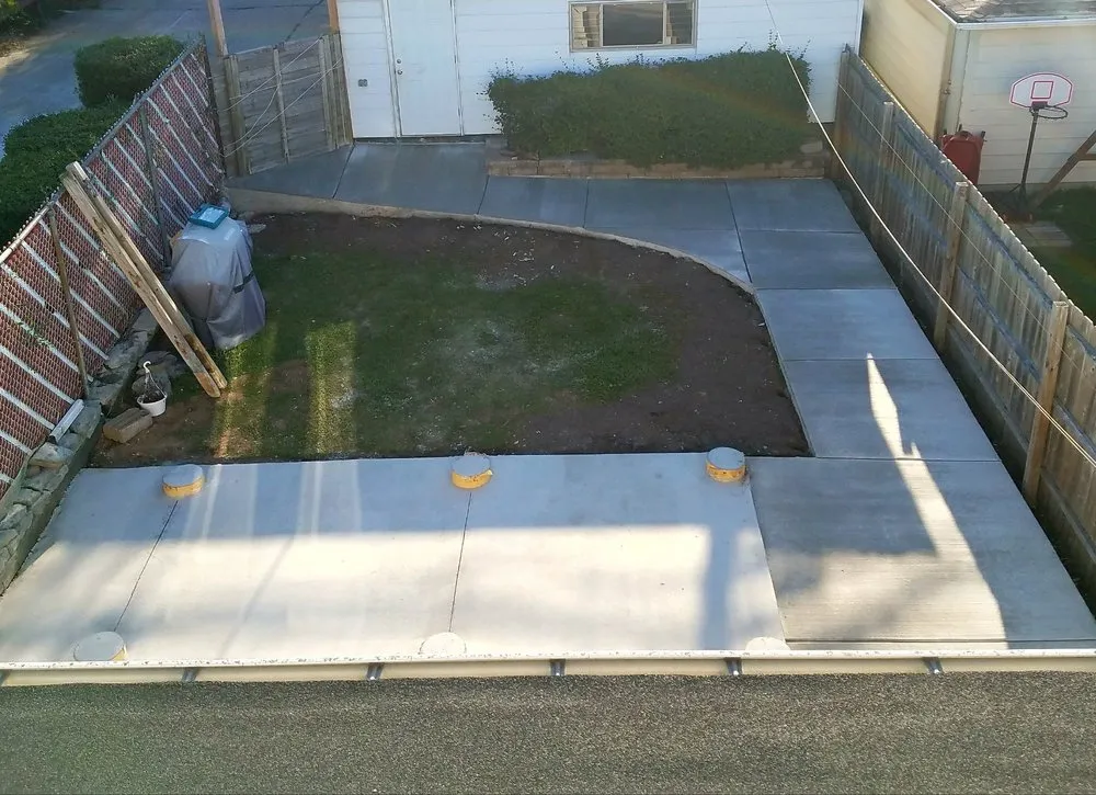 Custom landscape installation for homes in Willow Springs, IL by Streamline Landscaping