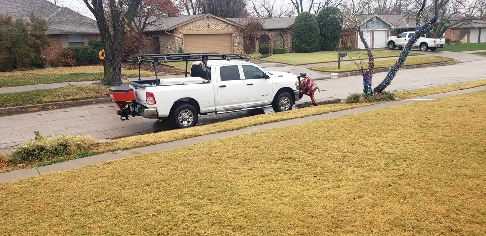 Expert yard cleanup service for residential properties across Mustang, OK - Streetside Limited