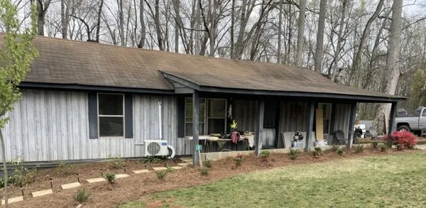 Strictly Outdoors Landscaping Logo