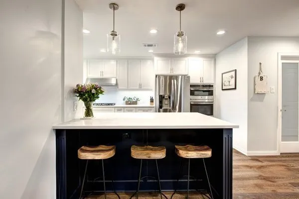 Strikes Construction Logo