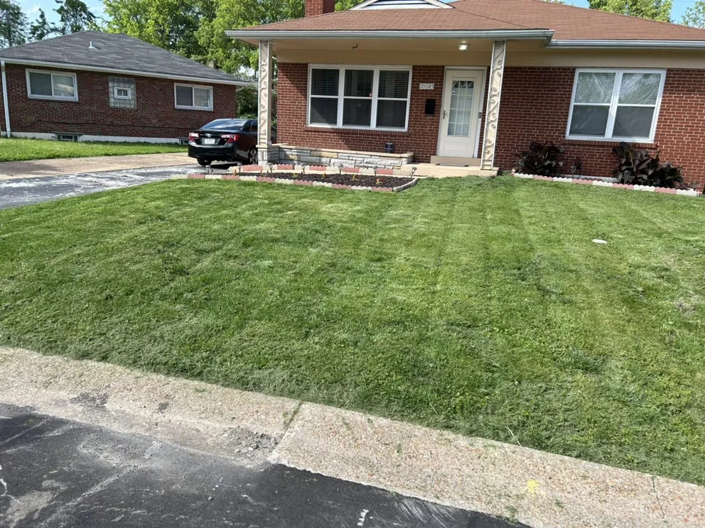 Professional garden landscaping for year-round maintenance across St. Louis, MO - Stringer Lawn Care
