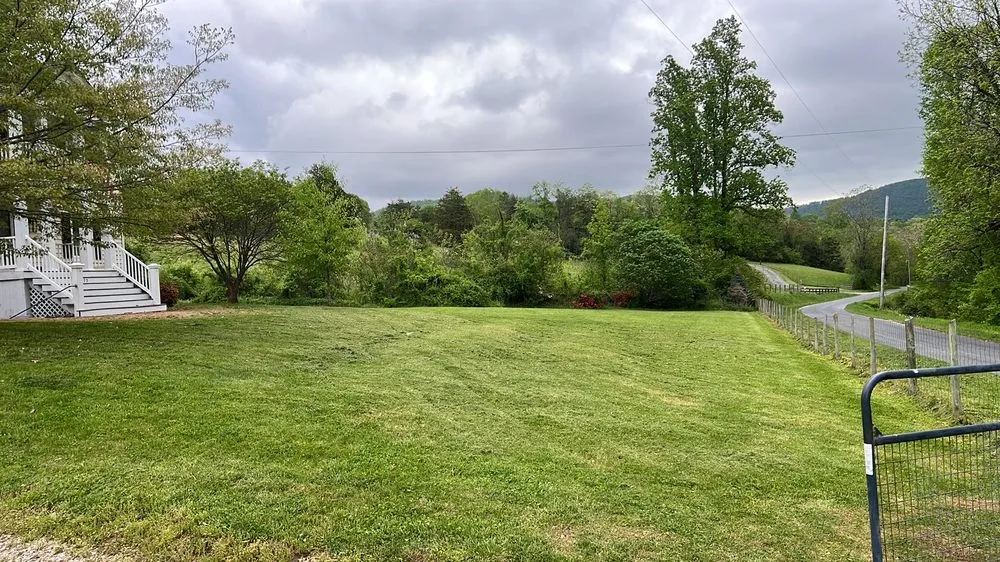 Reliable lawn mowing service experts serving Lynchburg, VA - Stripe 2 Spray Pressure Washing & LawnCare