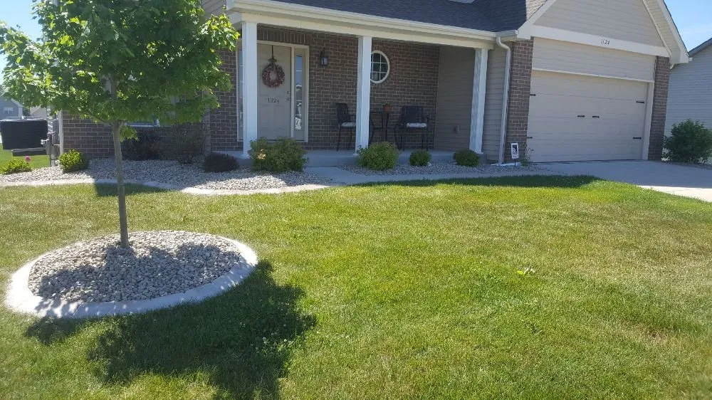 Professional garden landscaping in Ofallon, IL - Stripes Outdoors