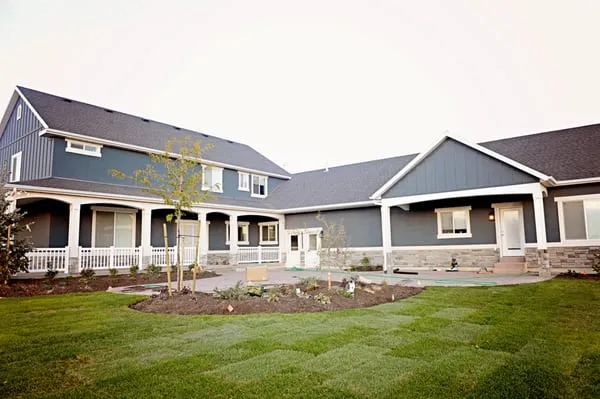 Strong Landscape Logo