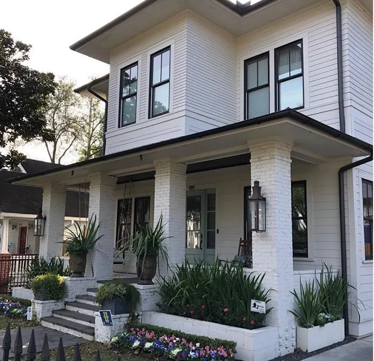 Expert lawn mowing service in Houston, TX by Strong Landscaping