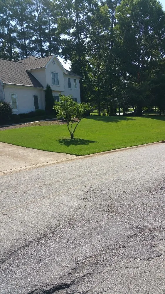 Reliable garden landscaping near you in Newnan, GA by Strozier Lawn Care Services