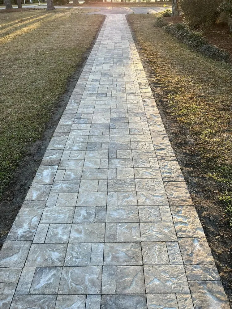 Custom yard maintenance for homes in Thomasville, GA by Strut Lawn