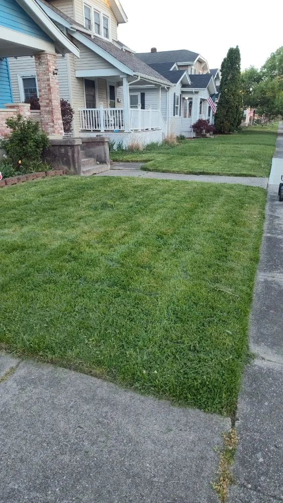 Expert landscaping services in Hamilton, OH - Student Lawn And Landscaping