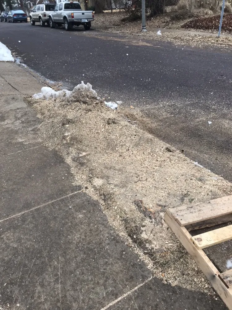 Professional lawn care service in Pacific, MO by StumpsOut