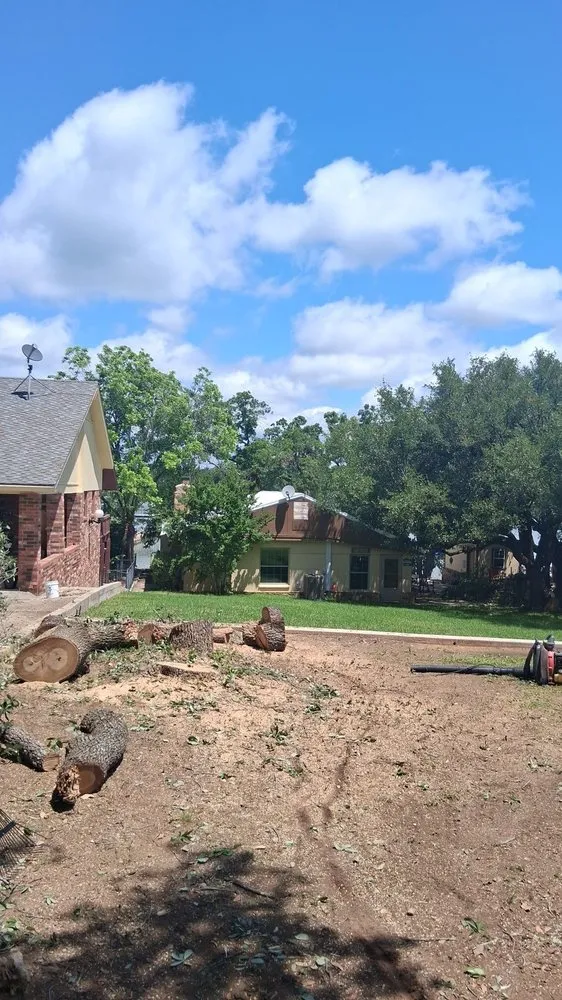 Top-rated lawn mowing service in Brownwood, TX - Stumpy's Landscaping &Tree Service