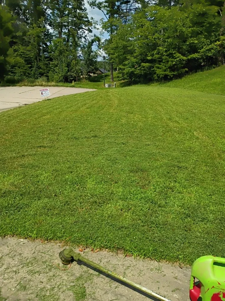 Local lawn mowing service in South Charleston, WV by Styles Lawncare