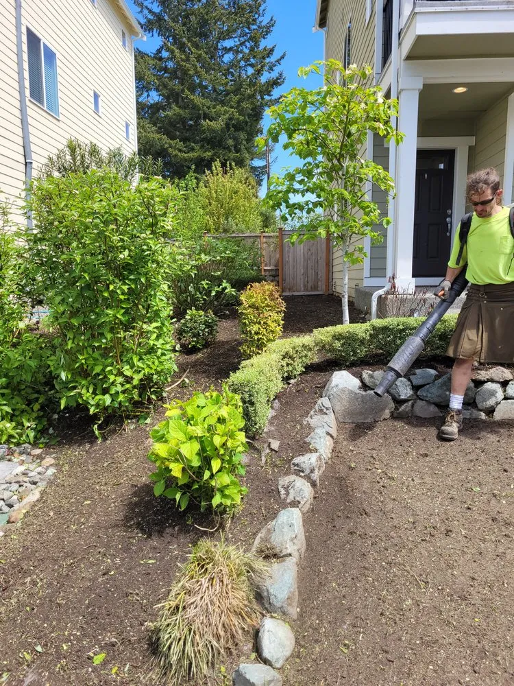 Professional landscaping services experts serving Stanwood, WA - Su Casa Landscaping