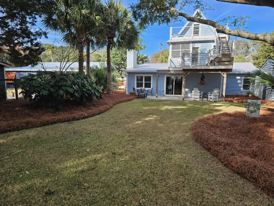Professional yard cleanup service in North Charleston, SC - Suarez Pinestraw