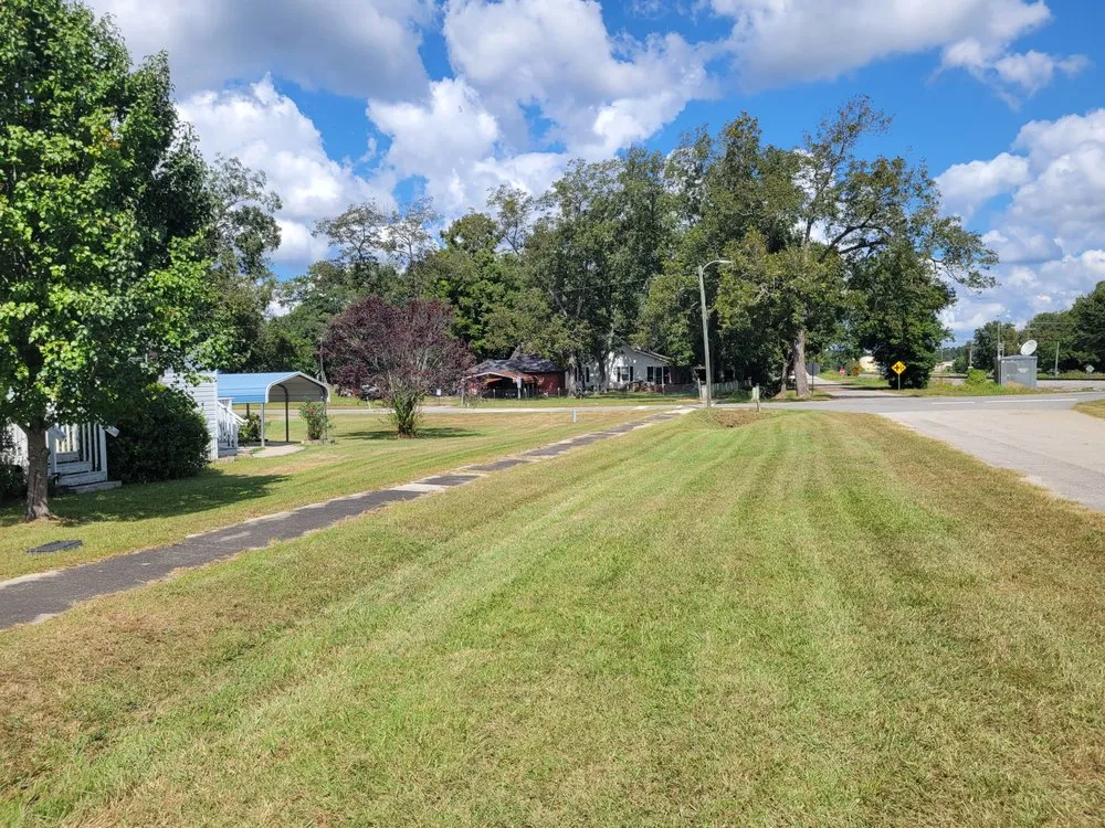 Top-rated residential landscaping for year-round maintenance in West Columbia, SC by Sub Shopper Lawn care