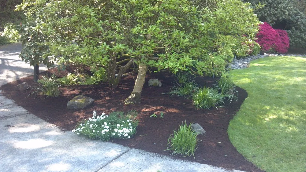 Custom outdoor landscaping in Lebanon, OR - Suburban Landscape Maintenance