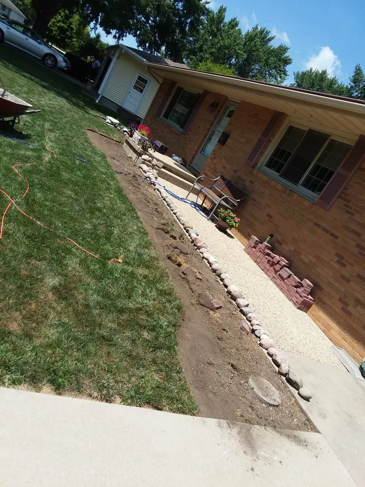 Custom lawn care service experts serving Bloomington, IL - Sugar Creek Landscaping & Tree Service