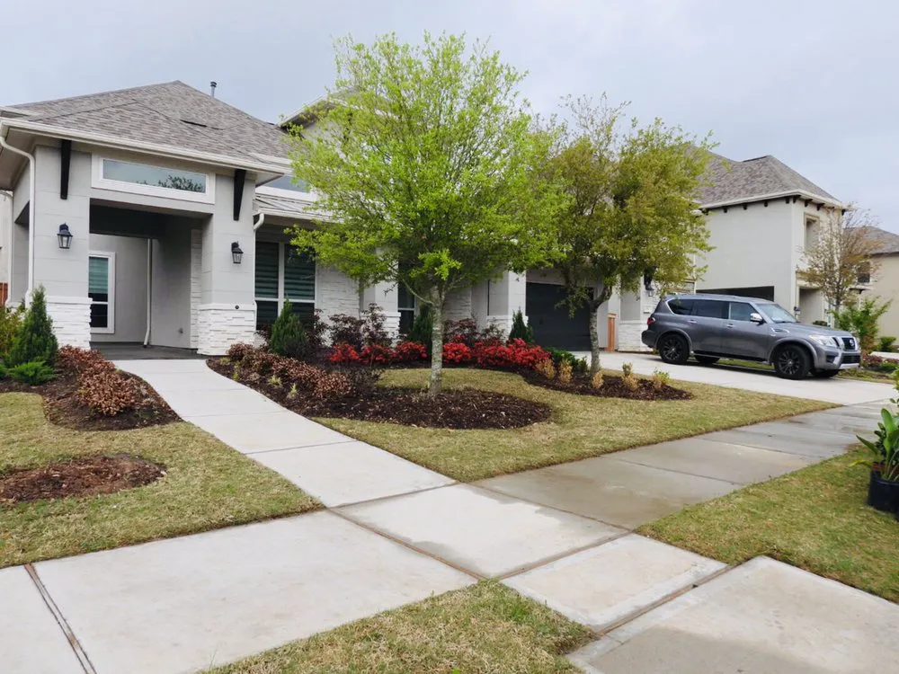 Reliable lawn mowing service in Sugar Land, TX by Sugar Land Irrigation & Maintenance