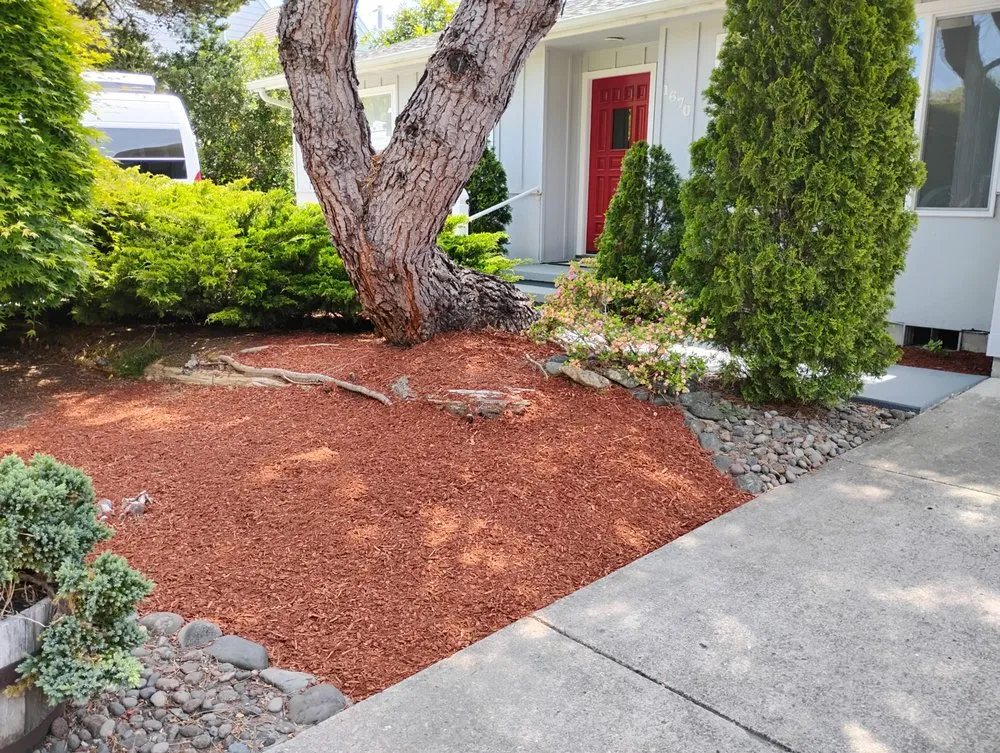 Custom garden landscaping in Florence, OR - Sullivans Property Service
