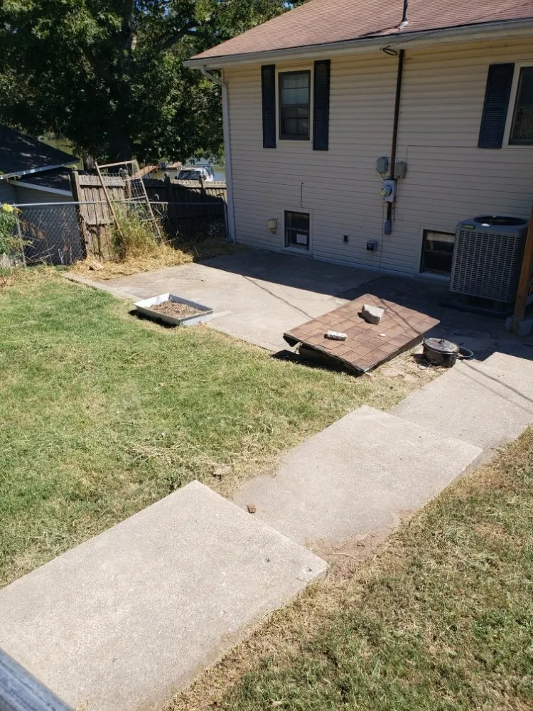 Affordable yard maintenance for homes in Warsaw, MO by Sully's Midwest Mowing