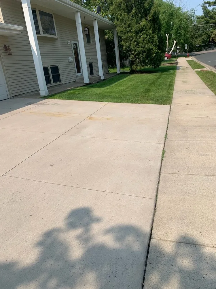 Top-rated landscape installation experts serving Shakopee, MN - Summer Snow