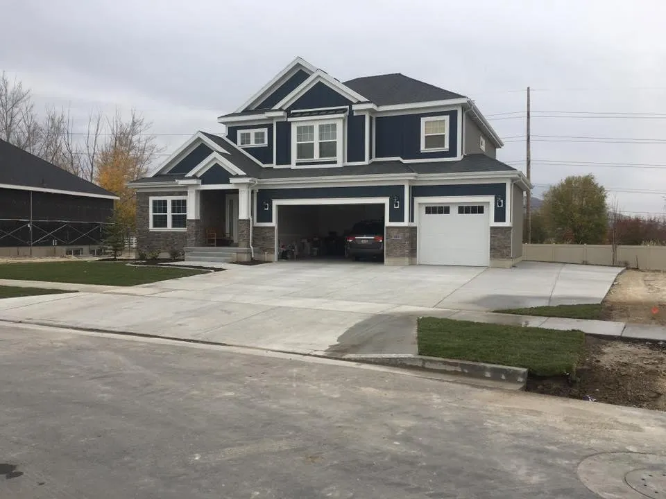 Reliable yard cleanup service experts serving Draper, UT - Summerhays Landscaping & Maintenance